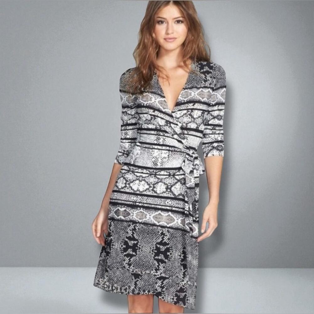 BCBG MaxAzria Adele Wrap Snake Print stretch Knee Length Dress Size: S